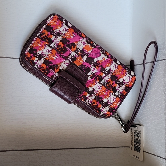 Vera Bradley Handbags - Vera Bradley NWT RFID Smartphone Wristlet In Houndstooth Tweed